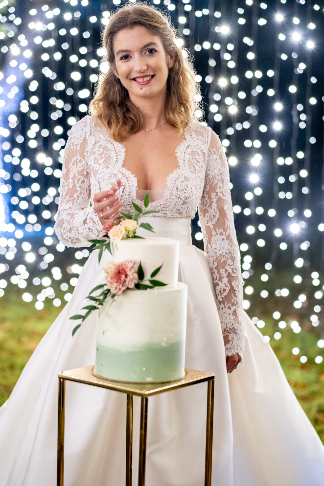 mariée et son wedding cake